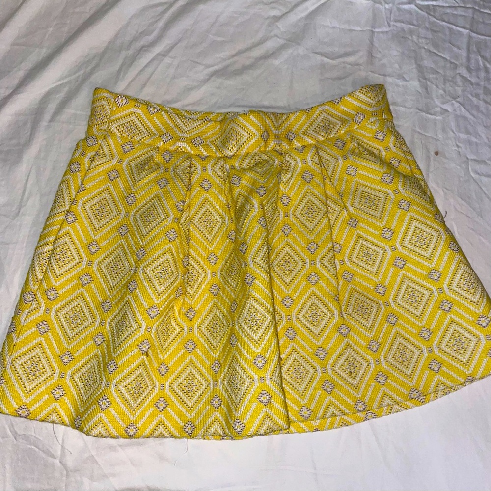 Gorgeous preppy yellow tweed  mini skirt